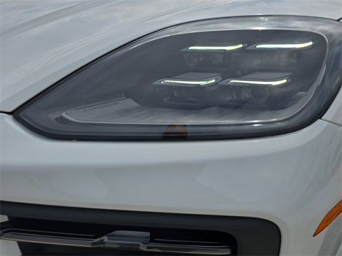 Used 2025 Porsche Cayenne image 32