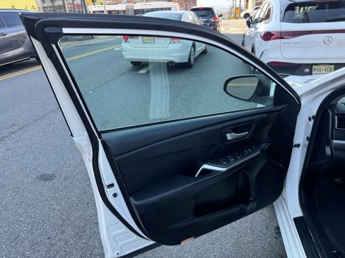 Used 2017 Toyota Camry SE image 17