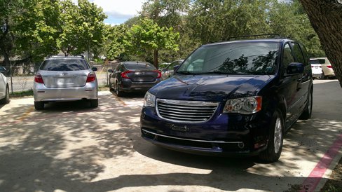 Used 2015 Chrysler Town & Country Touring image 3