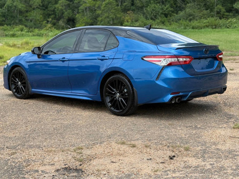 Used 2018 Toyota Camry XSE image 3