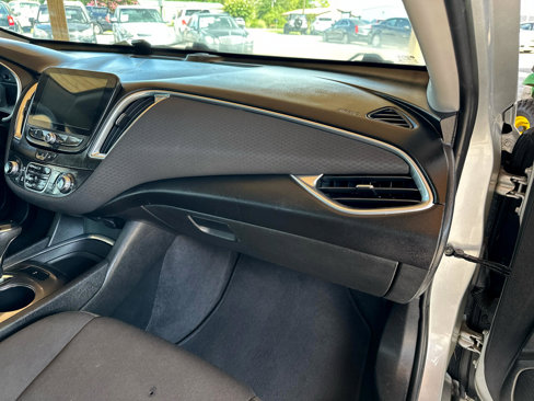 Used 2020 Chevrolet Malibu LT image 44