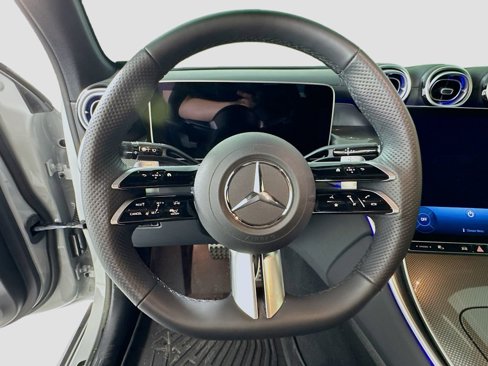 Used 2025 Mercedes-Benz GLC 300 4MATIC image 11