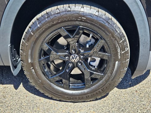 New 2025 Volkswagen Atlas Peak Edition SE image 32