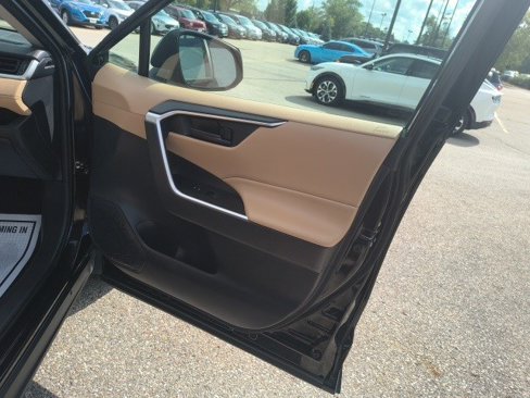 Used 2022 Toyota RAV4 LE image 17