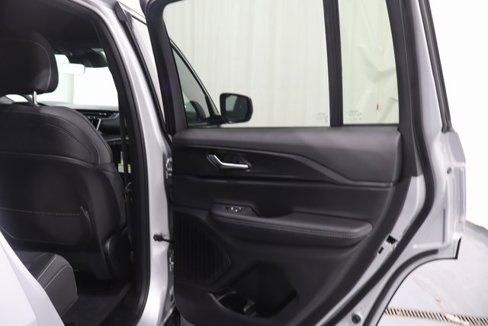 New 2025 Jeep Grand Cherokee Laredo image 15