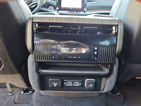 Used 2024 Jeep Wagoneer L Series III w/ Flexible Seating Group image 32