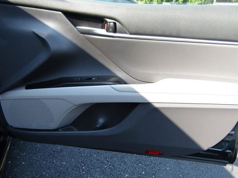 Used 2020 Toyota Camry SE image 30