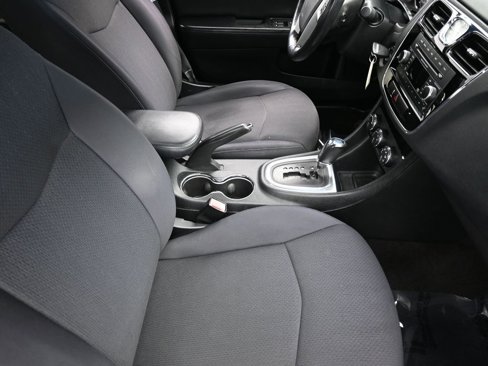 Used 2013 Chrysler 200 Touring image 39