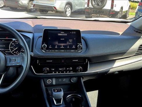 Certified 2022 Nissan Rogue SV image 18