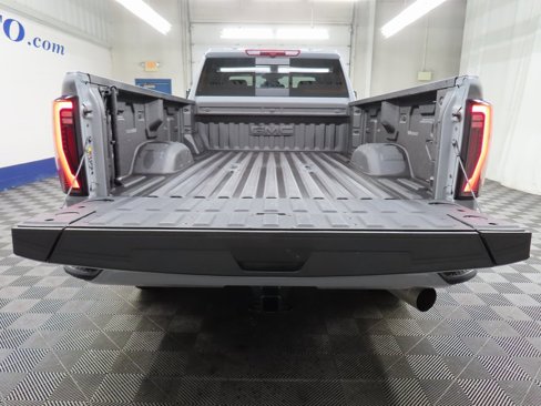 Used 2025 GMC Sierra 2500 AT4 image 43