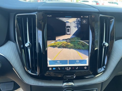 Certified 2025 Volvo XC60 B5 Plus image 22