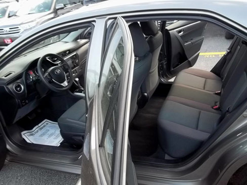 Used 2017 Toyota Corolla LE image 7