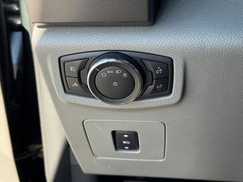 Used 2015 Ford F150 XLT w/ Equipment Group 302A Luxury image 14