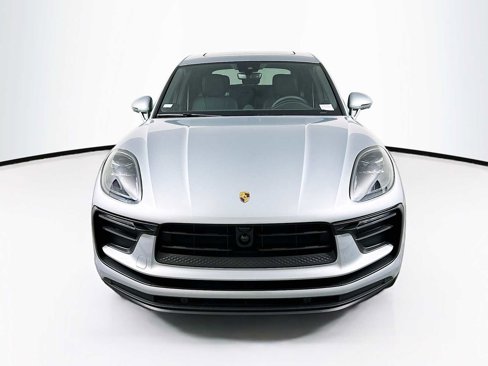 New 2025 Porsche Macan image 6
