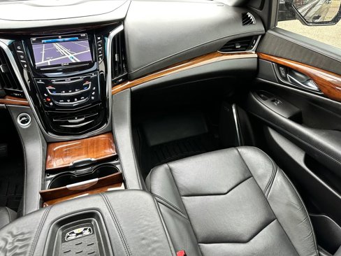 Used 2016 Cadillac Escalade Luxury image 13