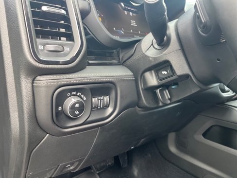 Used 2025 RAM 3500 Limited image 12