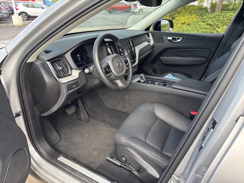 Certified 2025 Volvo XC60 B5 Plus image 8