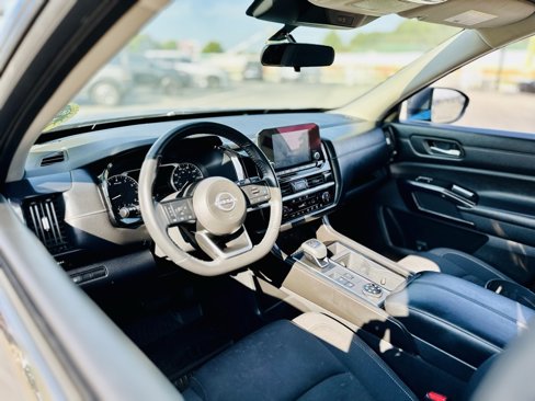 Used 2022 Nissan Pathfinder SV image 13