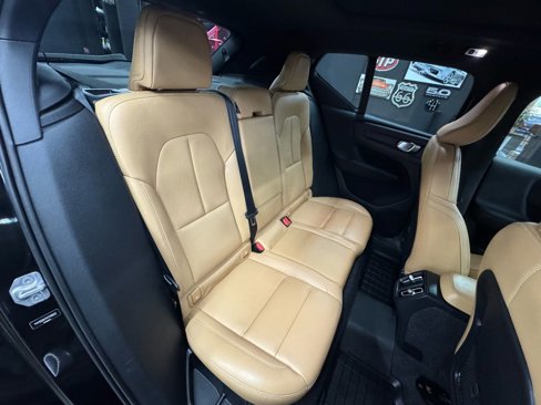 Used 2019 Volvo XC40 T5 Momentum image 18