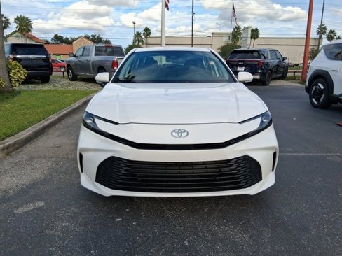 Used 2025 Toyota Camry LE image 3