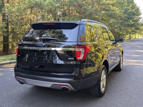 Used 2017 Ford Explorer XLT w/ Equipment Group 202A image 8