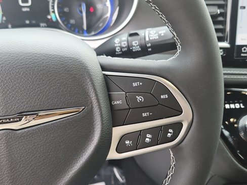 New 2025 Chrysler Pacifica Select w/ Uconnect Theater Family Group image 13