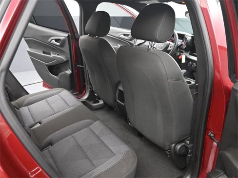Used 2025 Chevrolet Trax RS w/ Driver Confidence Package image 17