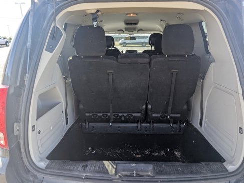 Used 2015 Dodge Grand Caravan SXT image 12