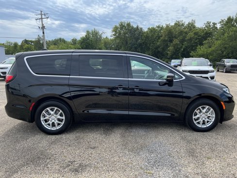New 2026 Chrysler Pacifica Select image 8