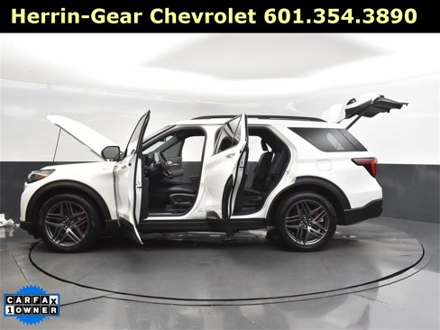 Used 2025 Ford Explorer ST-Line w/ Premium Package image 48