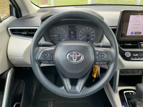 Used 2024 Toyota Corolla Cross L image 9