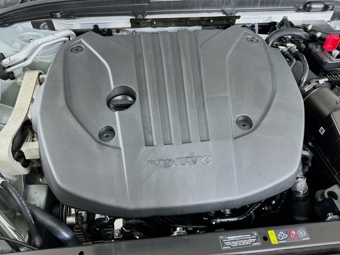 Used 2025 Volvo S60 B5 Plus image 32