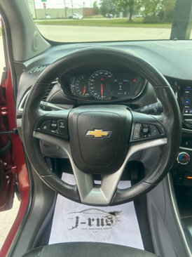 Used 2021 Chevrolet Trax LT w/ LT Convenience Package image 16