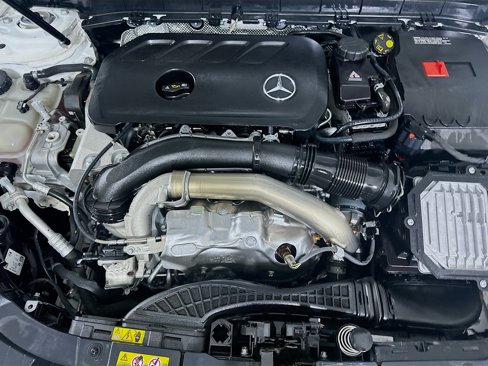 Used 2025 Mercedes-Benz GLB 250 image 32