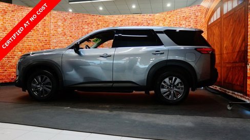 Used 2024 Nissan Pathfinder S image 4
