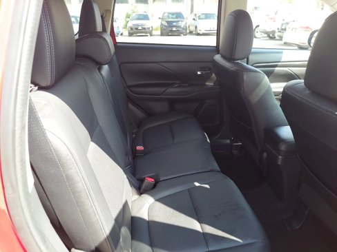Used 2018 Mitsubishi Outlander GT image 18