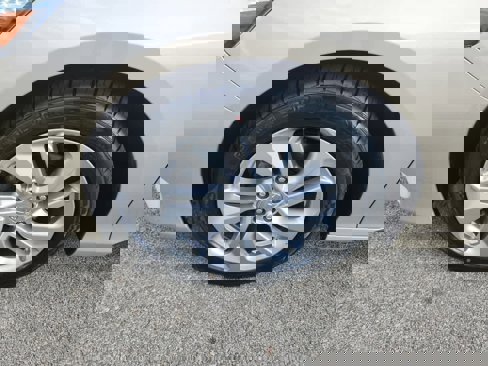 Used 2019 Honda Accord LX image 12