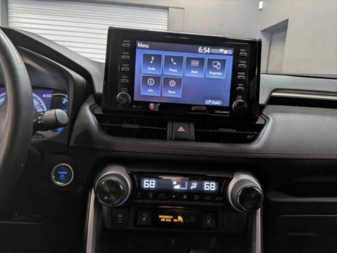 Used 2022 Toyota RAV4 SE w/ Carpet Mat Package (TMS) image 18