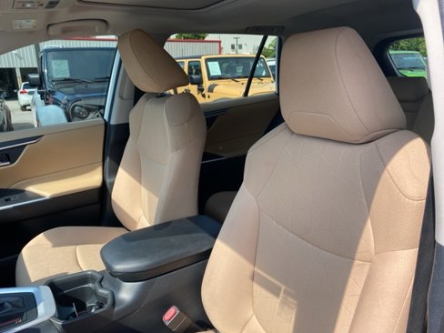 Used 2019 Toyota RAV4 XLE image 10
