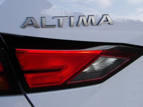 New 2025 Nissan Altima 2.5 SR image 8