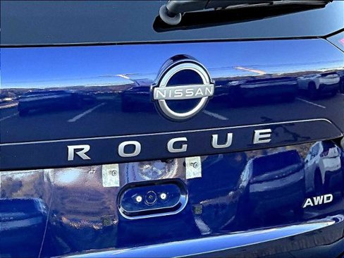 Certified 2025 Nissan Rogue SV image 27