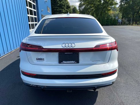 Used 2021 Audi e-tron Prestige w/ Prestige Package image 11