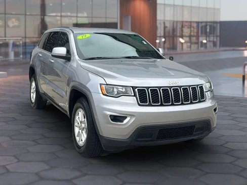 Used 2019 Jeep Grand Cherokee Laredo image 1