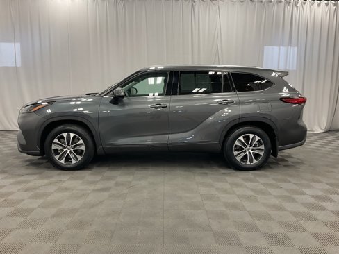 Used 2021 Toyota Highlander XLE image 12