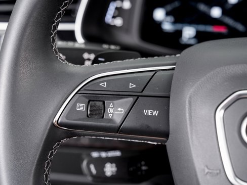 Certified 2025 Audi Q7 3.0T Prestige image 12