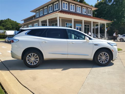 Used 2024 Buick Enclave Premium image 8