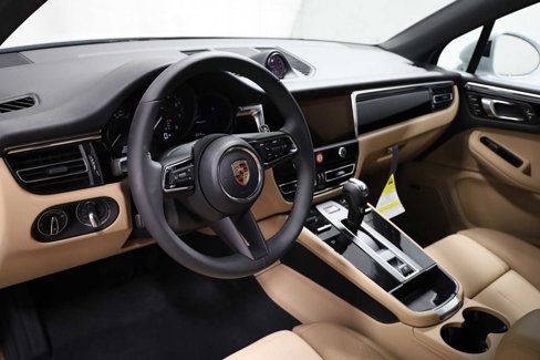 New 2026 Porsche Macan image 4