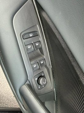 Certified 2025 Volkswagen Tiguan SEL R-Line image 10