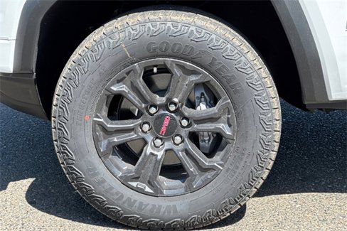 New 2025 GMC Canyon Elevation w/ Convenience Package image 31