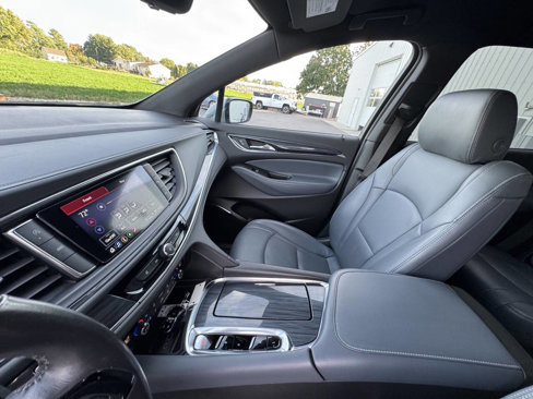 Used 2024 Buick Enclave Premium image 27